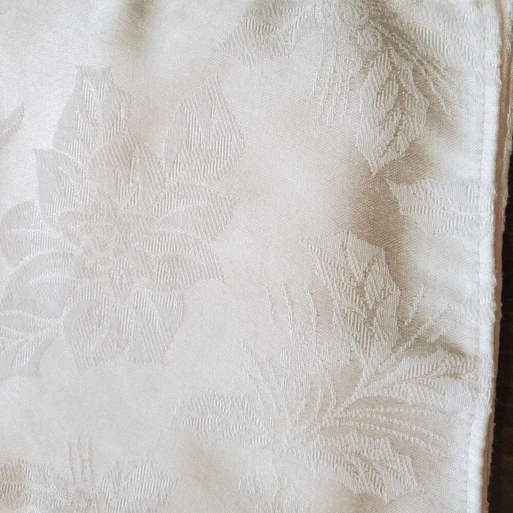 Cloth Napkins Cream Ecru Set 2 Jacquard Poinsettias 18